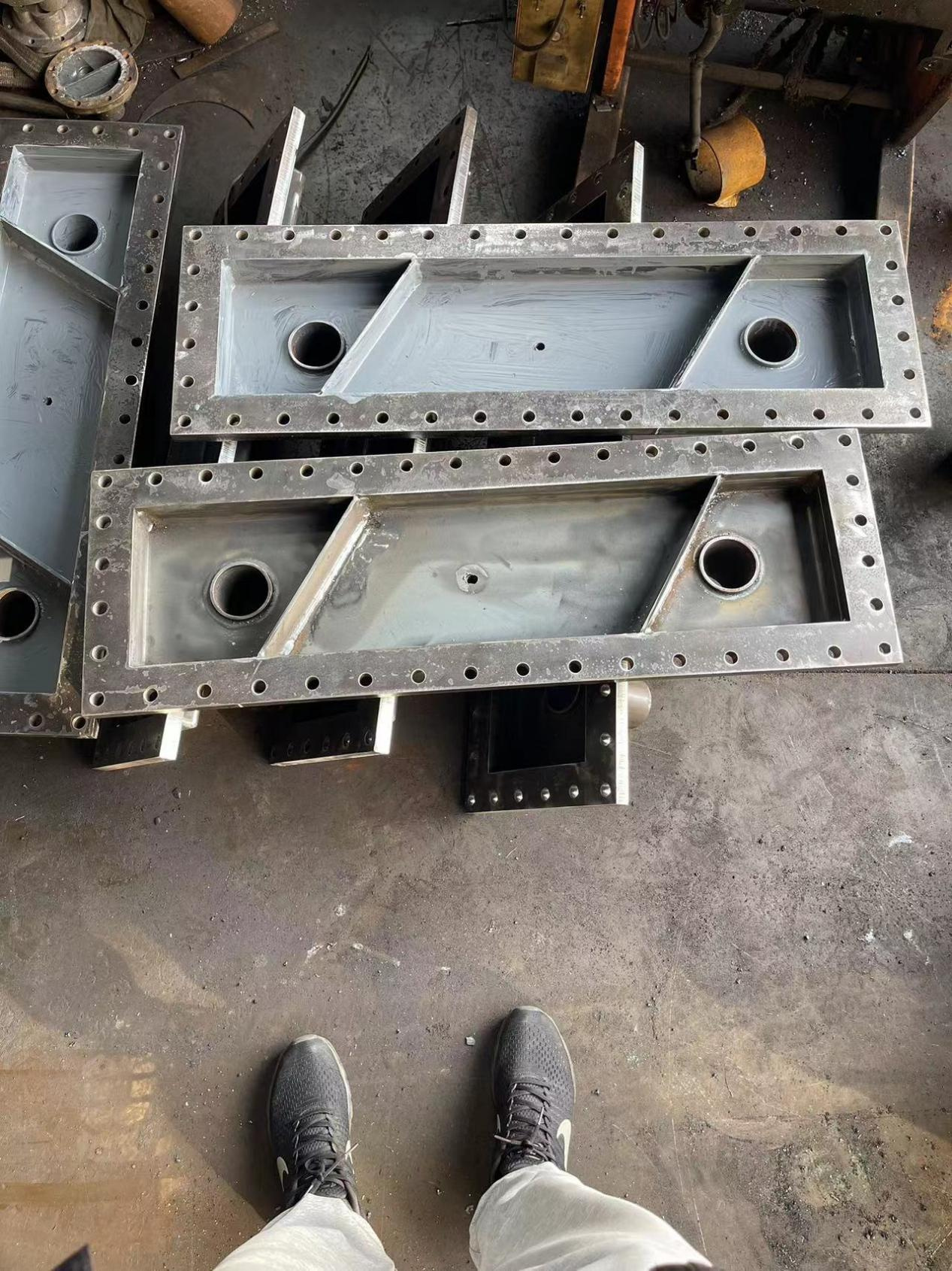 空氣冷卻器封頭半成品區(qū)