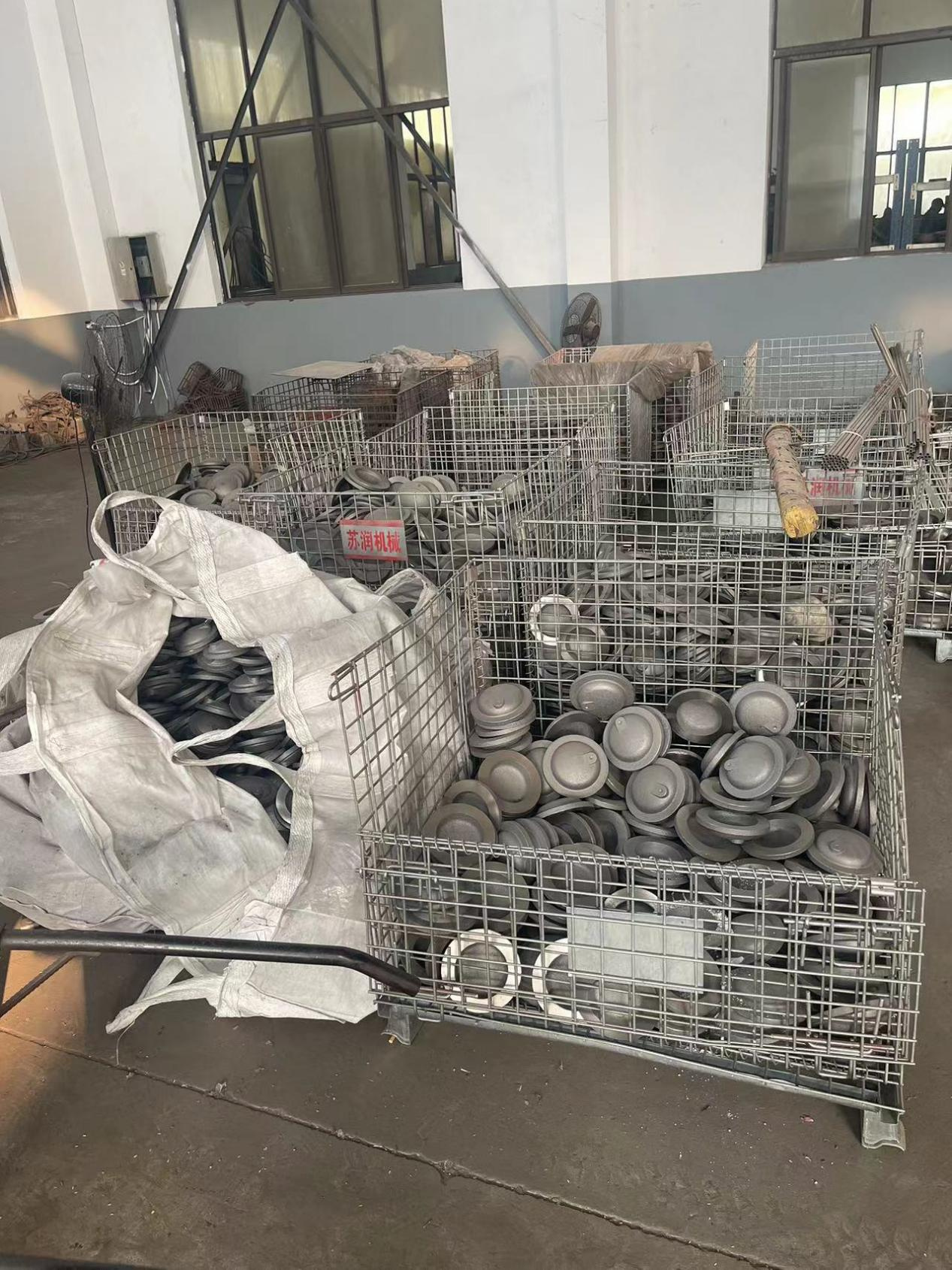 列管式冷卻器封頭成品區(qū)